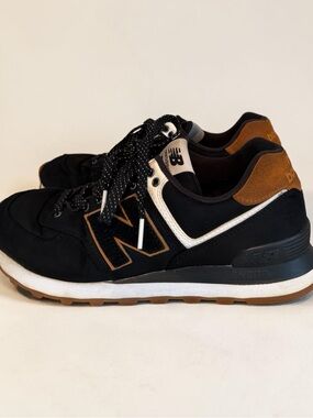 New Balance 574 Women’s Sneakers – Black/Tan Gum Sole – Size 9